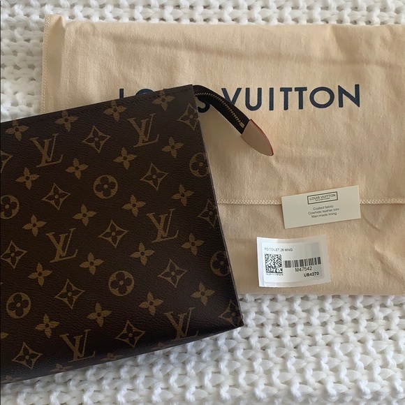 New Louis Vuitton Toiletry 26 - Picture 5 of 6